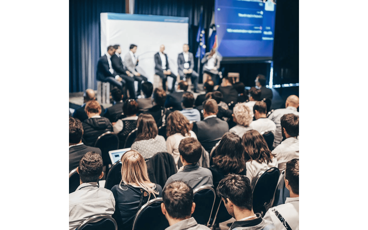 «1С» приглашает бухгалтер..